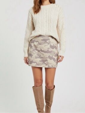Le Lis Beige/Grey Camouflage Mini
Skirt-NWT